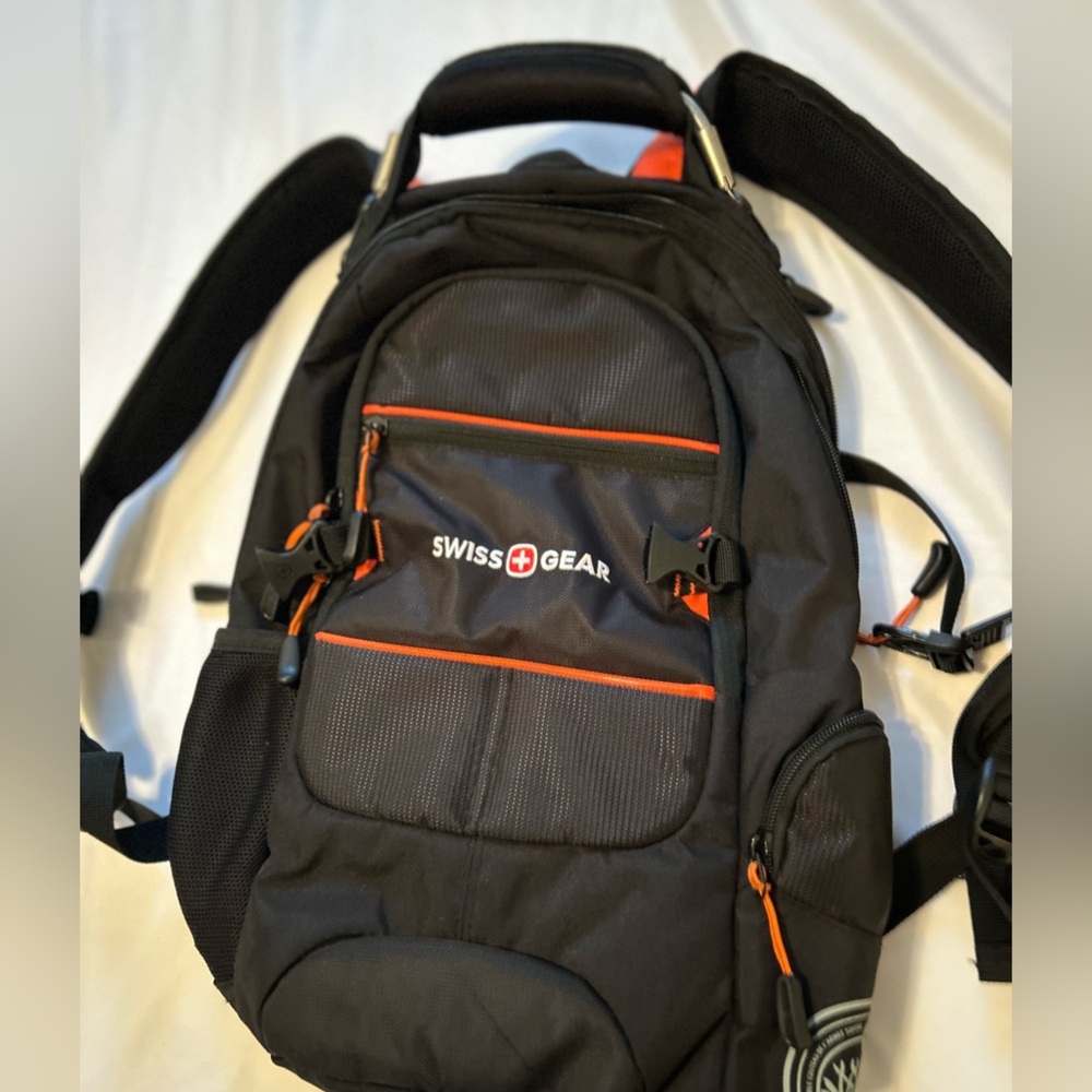 SwissGear Men's Backpack in Black with Orange Details. NWOT